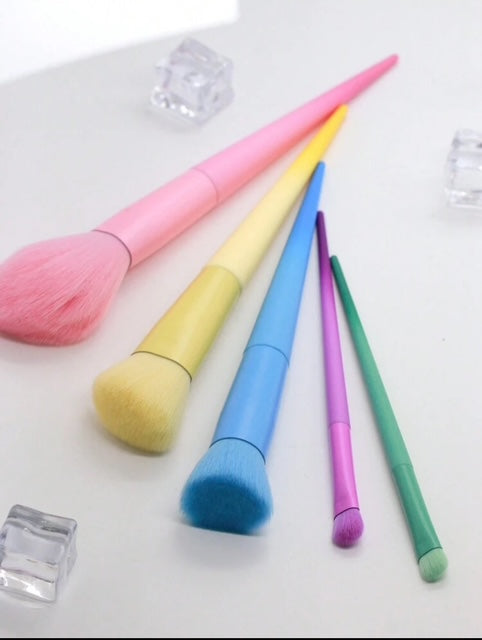 17Pcs Colorful Makeup Brushes !