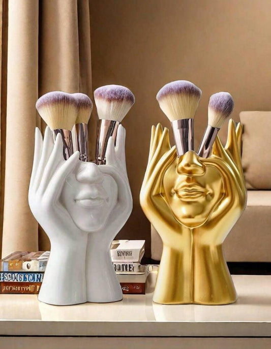 1 PCS A Light Luxury & Gentle Style Artistic Face Brush Holder !