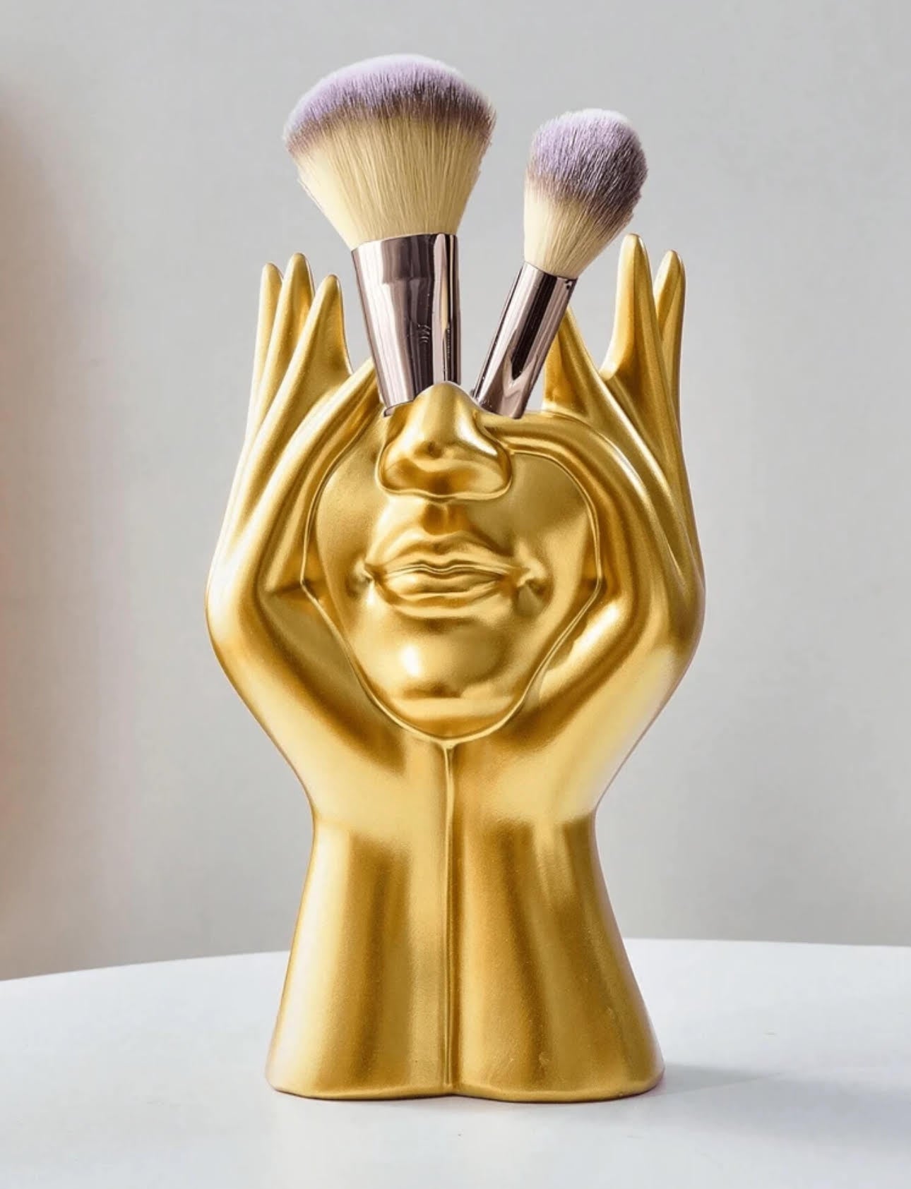 1 PCS A Light Luxury & Gentle Style Artistic Face Brush Holder !