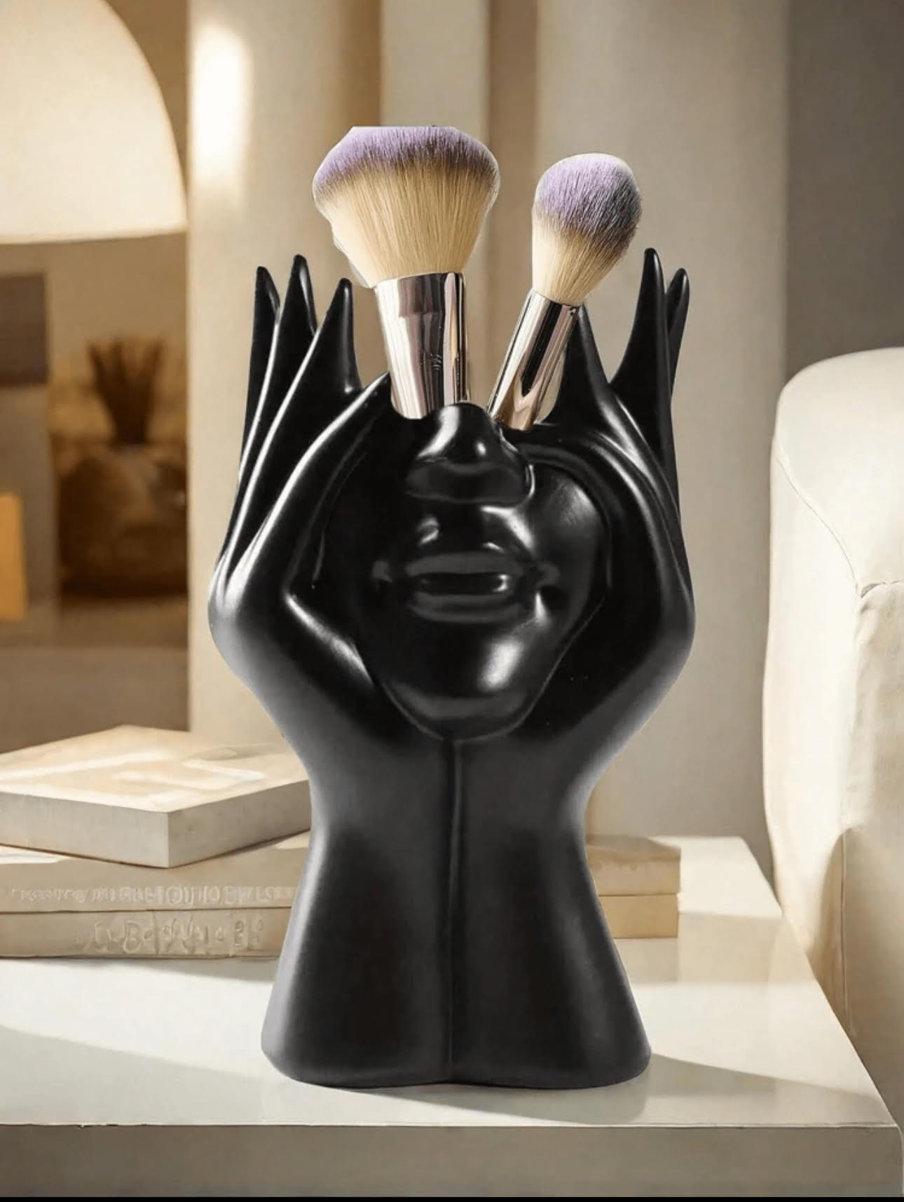 1 PCS A Light Luxury & Gentle Style Artistic Face Brush Holder !